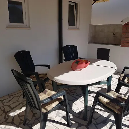 Ive - 20m From The Beach Apartman *